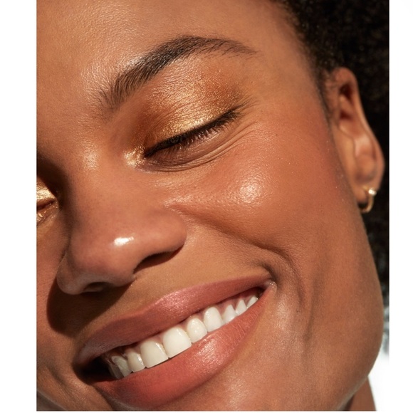 Beautycounter ‘FLASH’ Lid Glow - Picture 3 of 6